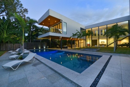 Glass House On The Beach – Luxury Holiday House