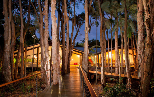 An idyllic Romantic nature resort on the shores of the Great Barrier Reef