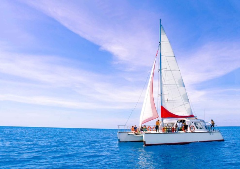 Small Group Sailing ToursThe Great Barrier Reef,Cairns, Australia