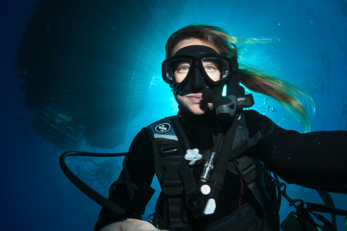 Divers Den Cairns