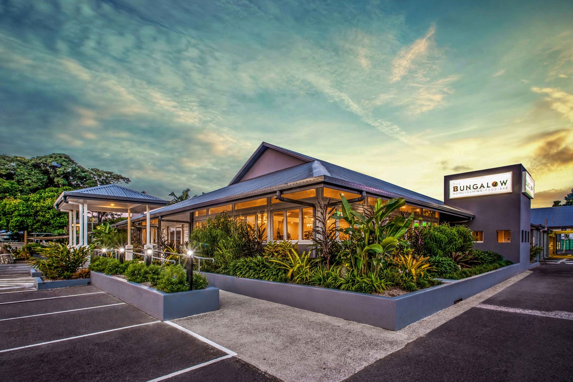 The Bungalow Hotel  Cairns Tourism Town Find book 