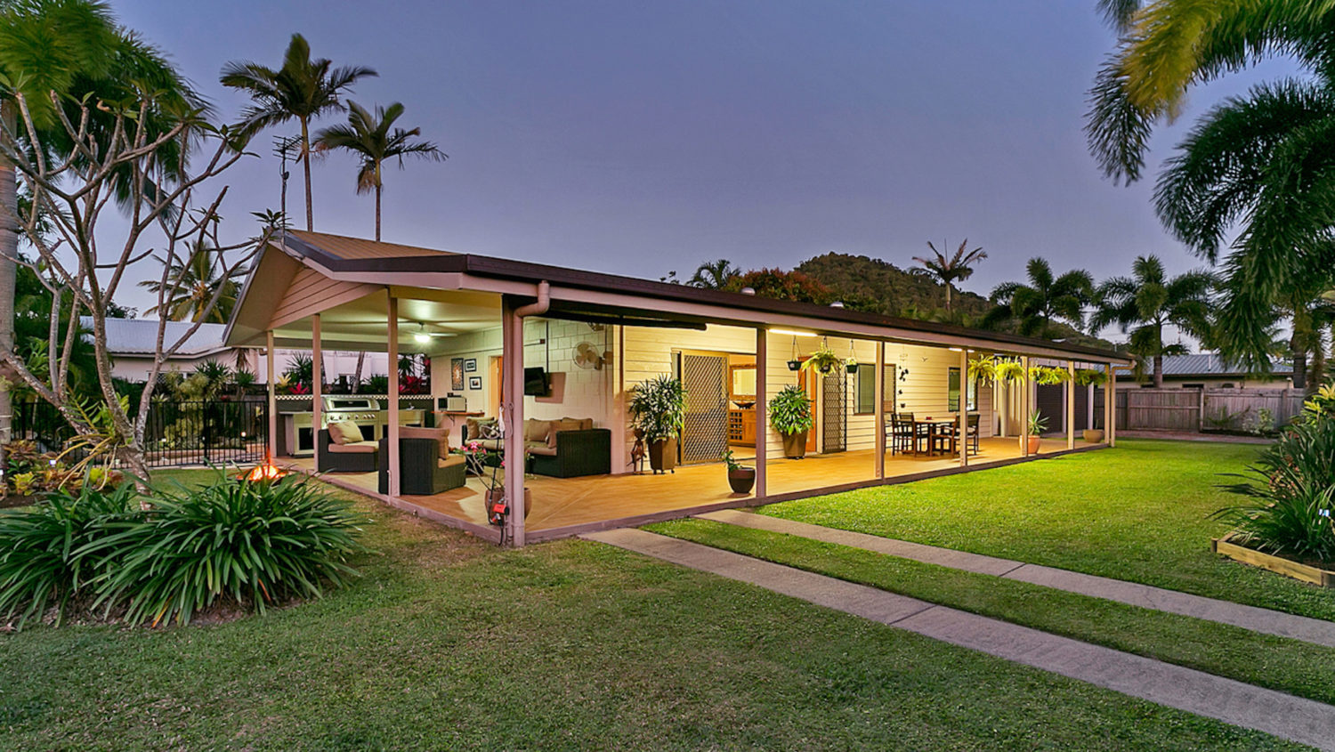 Trinity Beach Holiday House Cairns Tourism Town Find & book